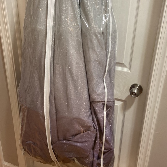 Prom/Sweet 16/ Wedding /Forma Dress in excellent condition. - Picture 3 of 3